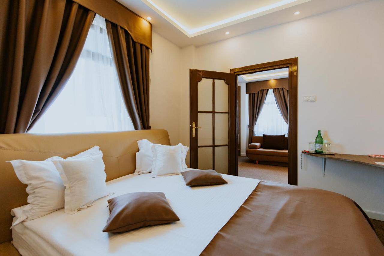 Hotel Restaurant Park เมียร์คูรา-ชุค ภายนอก รูปภาพ