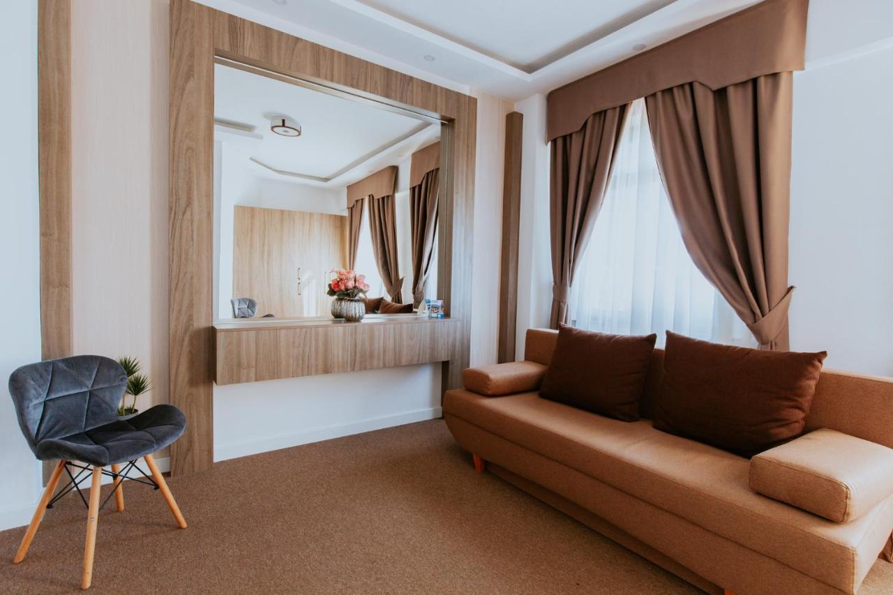 Hotel Restaurant Park เมียร์คูรา-ชุค ภายนอก รูปภาพ