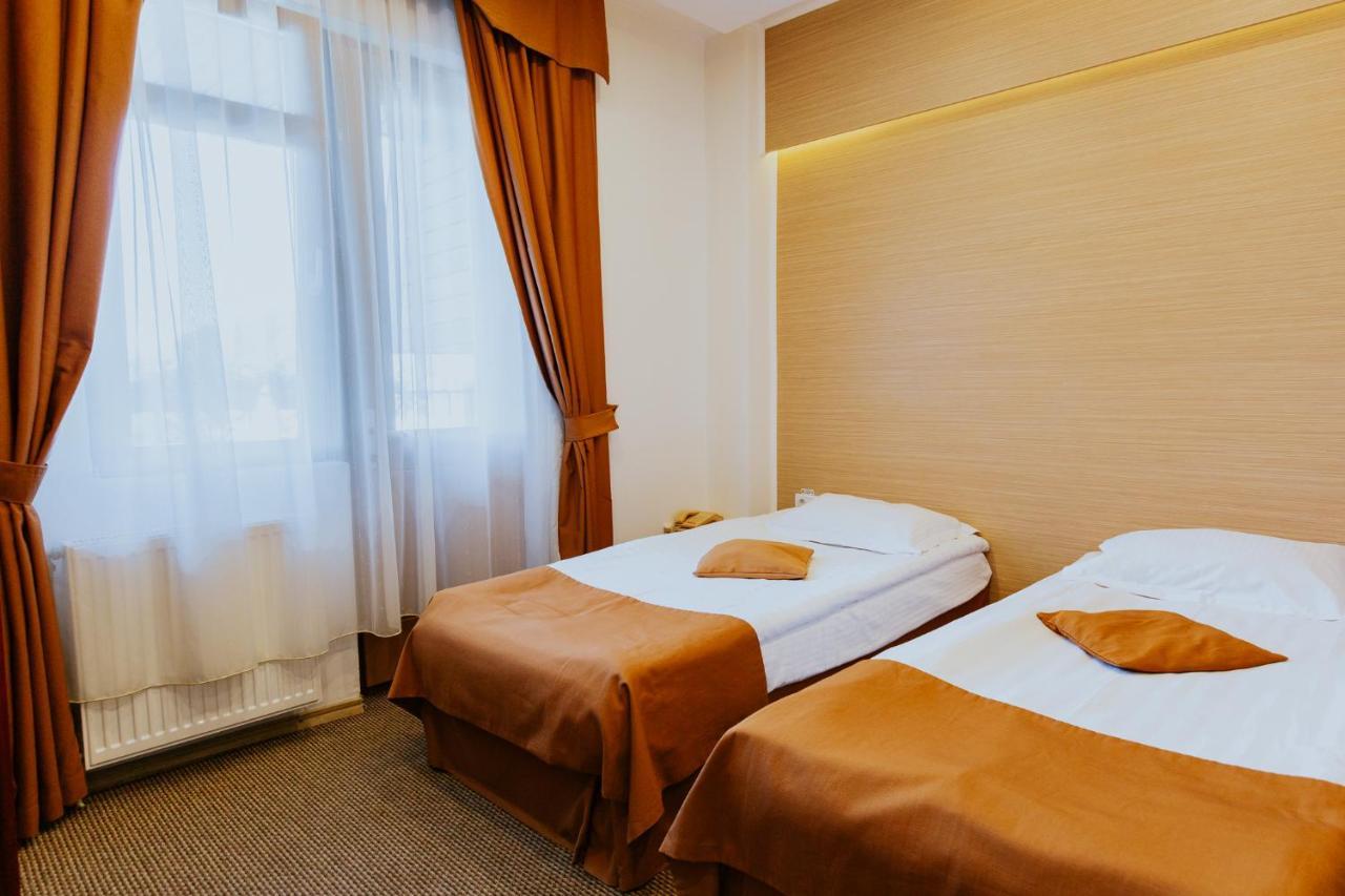 Hotel Restaurant Park เมียร์คูรา-ชุค ภายนอก รูปภาพ