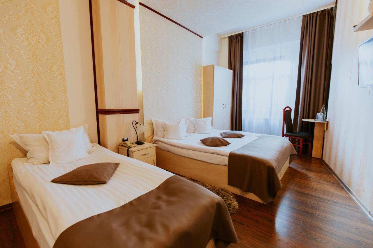Hotel Restaurant Park เมียร์คูรา-ชุค ภายนอก รูปภาพ