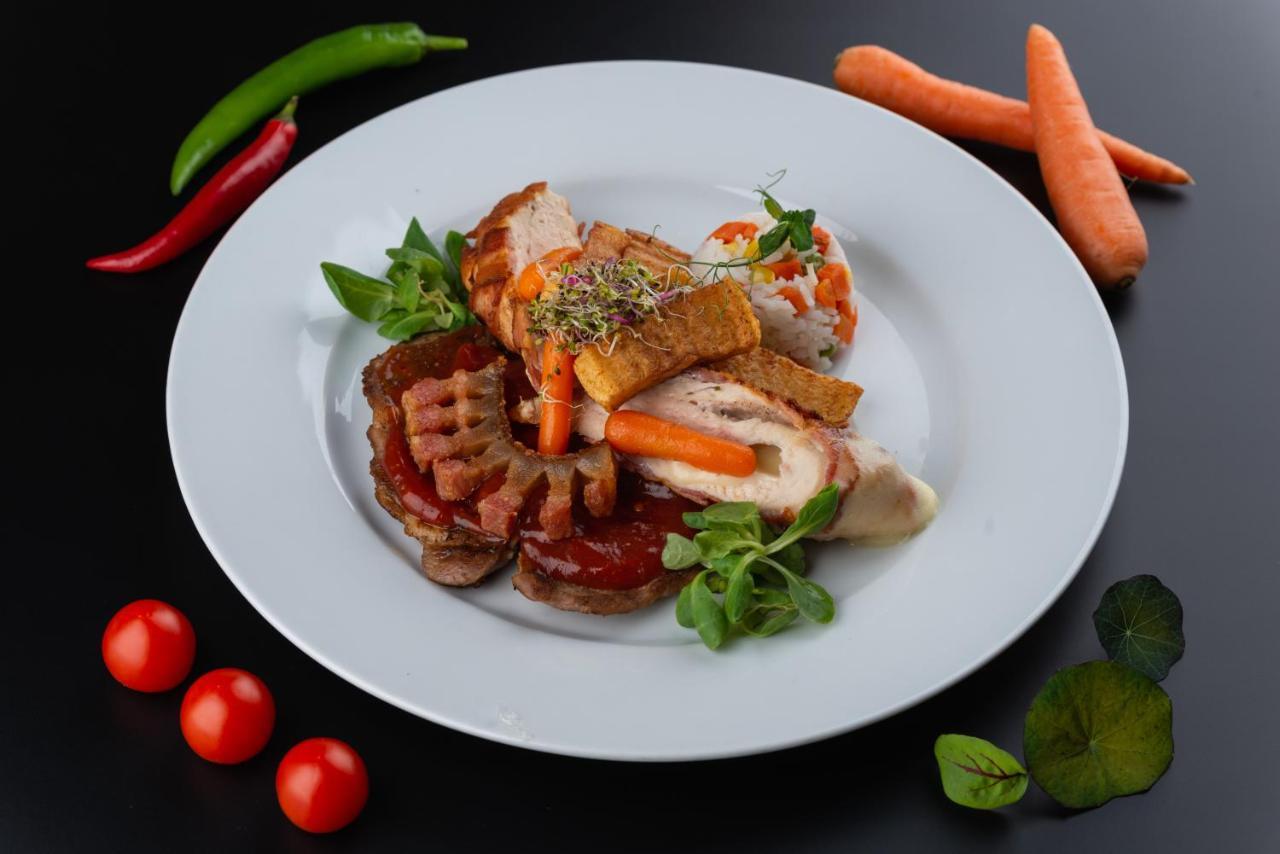 Hotel Restaurant Park เมียร์คูรา-ชุค ภายนอก รูปภาพ