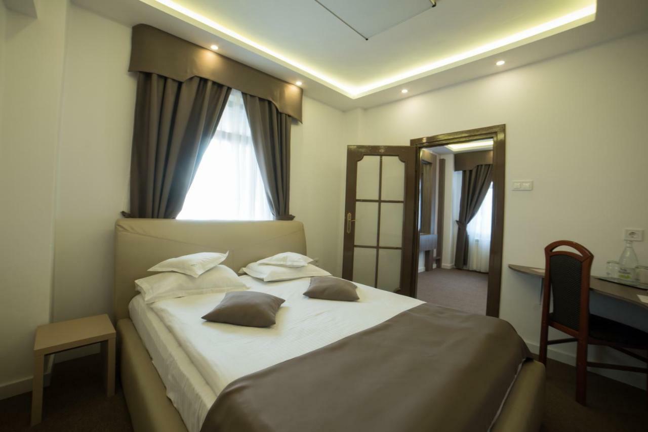 Hotel Restaurant Park เมียร์คูรา-ชุค ภายนอก รูปภาพ