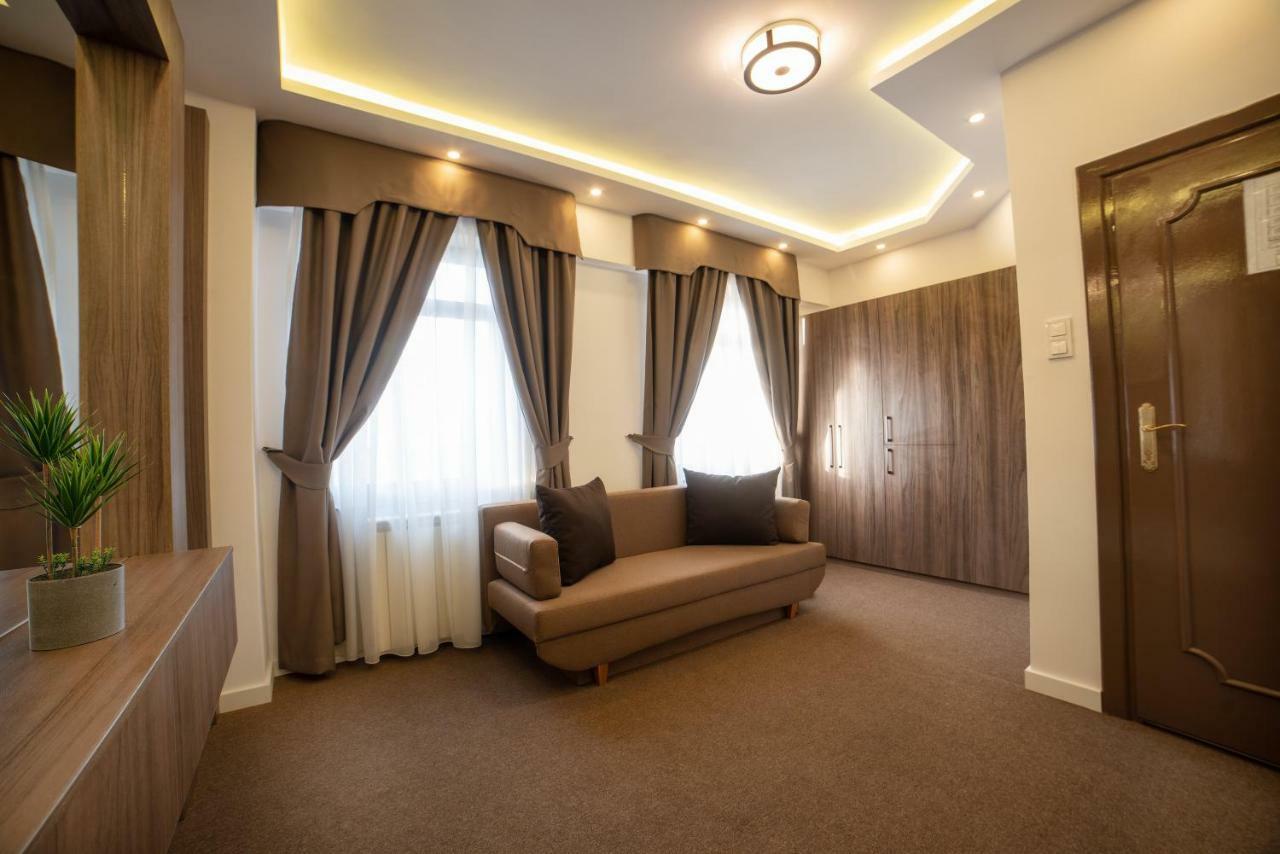 Hotel Restaurant Park เมียร์คูรา-ชุค ภายนอก รูปภาพ